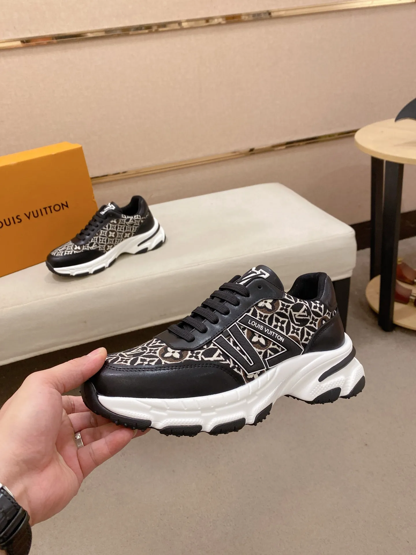 Men's shoes 442💰louis vuitton (Louis Vuitton/lv)🔍🔍The new counters are on sale at the same time. The uppers are imported from Italy. ⃣️Re-engraved🇮🇹💪💪, ⚠Sole: The original sole is specially provided by the original factory, the exclusive movable molded sole is super comfortable, ⚠Original and single goods 🔍high quality, you can enter and leave the counter at will, welcome to compare⚠. Code number: 38-44 (45/customized, non-refundable)